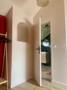 Chaleureuse et spacieuse chambre, sdb privative