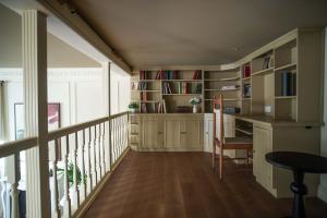 Melbury Cottage Historic Arts & Crafts Home in Holland Park