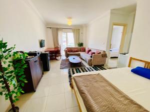 Egypt Modern City Apartment AC WiFi -Couples Allowed-
