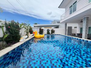 Pattaya Luxury Villa, 5BR 6BA, Private Pool with Jacuzzi Cityhouse54