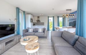 3 Bedroom Amazing Home In Kamperland