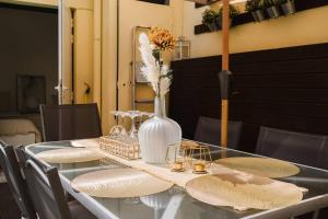 Private pool, sleeps 10, central