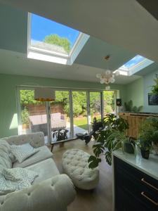 Fab 2 double bed detached house
