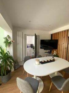 Fab 2 double bed detached house