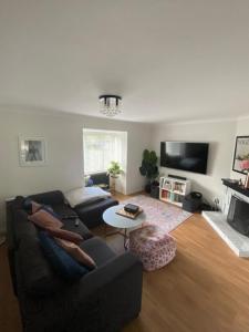 Fab 2 double bed detached house