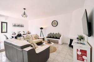 Apartment Carla mit privaten Garten - Ubytování bez kategorie ve městě Armação de Pêra