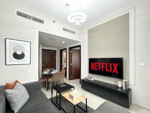 Trophy - Cityscape Posh Suite