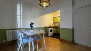 Modern bright 1 bed Apt near Grand Canal Dock