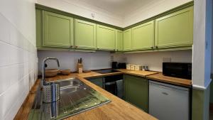 Modern bright 1 bed Apt near Grand Canal Dock