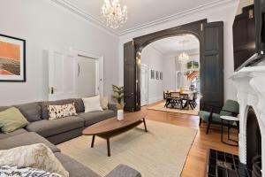 Elegant 6-Bed Home with Harbour Views