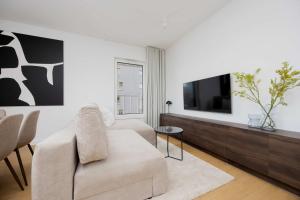 Exclusive Apartment in Warsaw with Parking, Desk and Air Conditioned Living Room by Renters Prestige