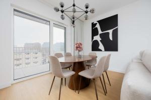 Exclusive Apartment in Warsaw with Parking, Desk and Air Conditioned Living Room by Renters Prestige