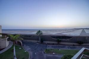 2 bed house near the beach with swimming pools