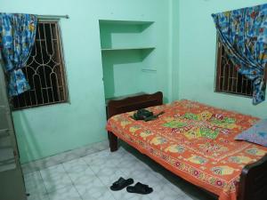 Green Homestay Kolkata -AC extra 400-KITCHEN extra 200