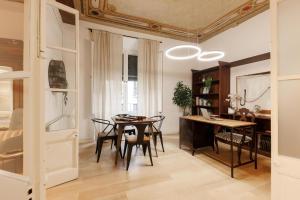 Bravissimo Plaça del Vi, Authentic Historic Apartment