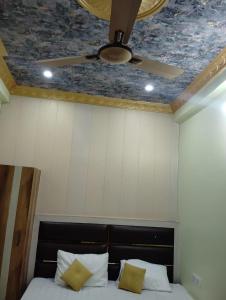 Ghanshyam palace Orchha