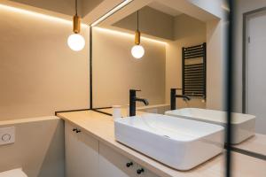 New Unirii Center Apartments by Olala Homes