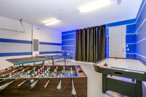 Themed Rooms Pool Grill Resort Amenities 1810