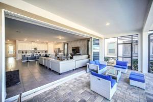 Themed Rooms Pool Grill Resort Amenities 1810