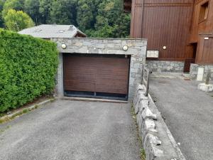 Edelweiss Résidence plein centre de la station rez de chaussée 50 m des navettes gratuites belle terrasse et grand parking privé en sous sol