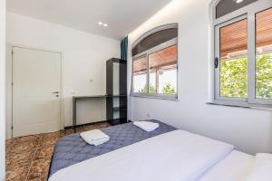 Shiroka Stays by PikHost