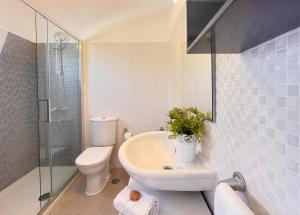 Algarve holiday beach house with seaview and pool