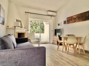 Algarve holiday beach house with seaview and pool