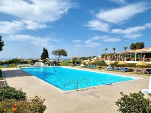 Algarve holiday beach house with seaview and pool