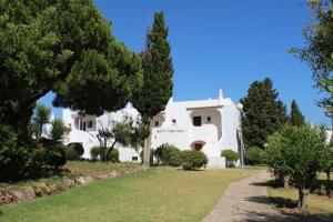 Algarve holiday beach house with seaview and pool