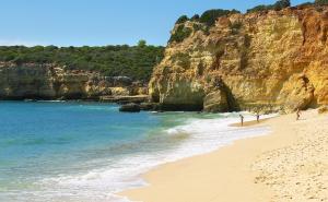 Algarve holiday beach house with seaview and pool