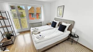 CITY Studio - Crown 32