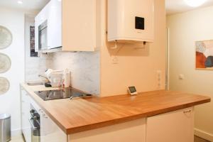 bright studio with balcony quiet location