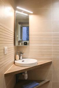 bright studio with balcony quiet location