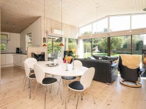 8 person holiday home in Glesborg