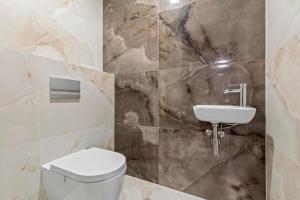 Sky Park Luxury Apartment with Stunning Views