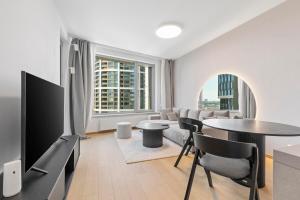 Sky Park Luxury Apartment with Stunning Views