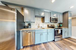 La Vista Bay-112 - 75th St -Lower -C