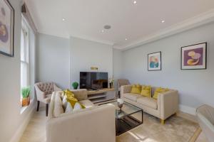 Modern 3 Bed Penthouse in a Prime Central Location