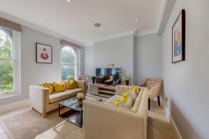 Modern 3 Bed Penthouse in a Prime Central Location