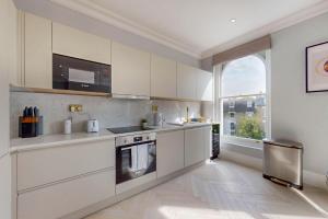 Modern 3 Bed Penthouse in a Prime Central Location