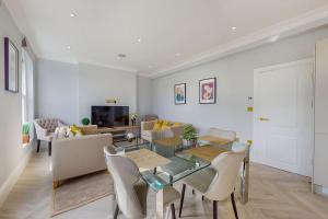 Modern 3 Bed Penthouse in a Prime Central Location