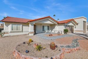 Fully Furnished Poolside Oasis 5 Mi to Lake Havasu