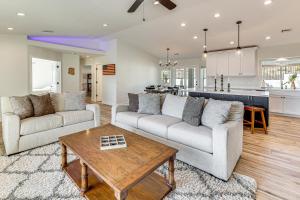 Fully Furnished Poolside Oasis 5 Mi to Lake Havasu