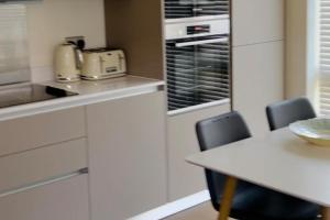 Luxury 2 Bed In Royal Arsenal Family Ok Balcony