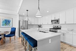 Blu 500 - Stunning with Gulf Views - Free Beach Service