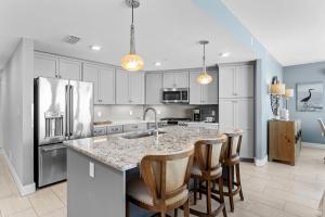 Blu 501 - Luxury End-Unit with 3 Master Suites & Amazing Oceanfront Views - Free Beach Service