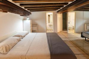 Navona award Collection