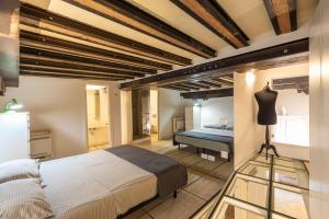 Navona award Collection