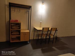 Hotel Baishnav, The Hub-Mugling