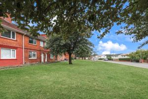 3Bedroom House - Free Parking